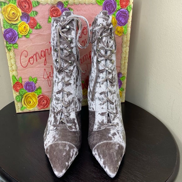 Jeffrey Campbell Elphaba Taupe Crushed Velvet Boot - Picture 4 of 10